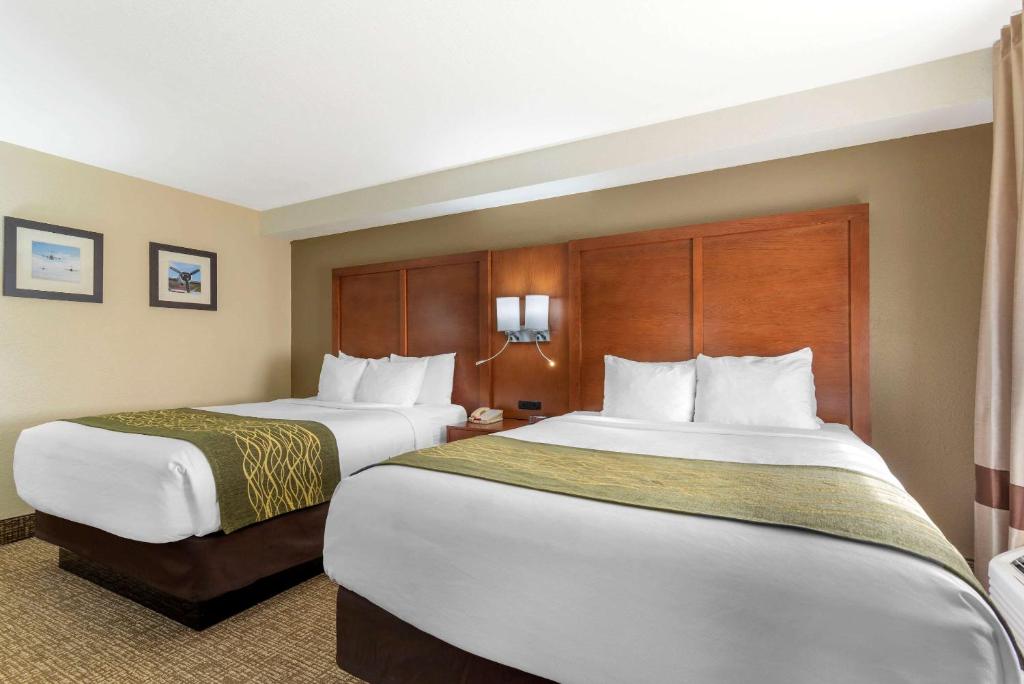 Comfort Inn & Suites - near Robins Air Force Base Main Gate - Queen Room With Two Queen Beds - No Pets Allowed