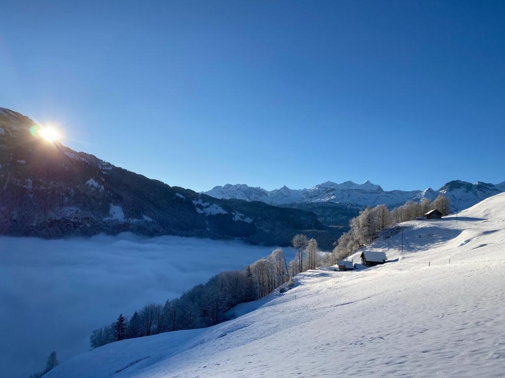 a snow covered slope with the sun shining on a mountain at Nicht mehr verfügbar hier in Lungern