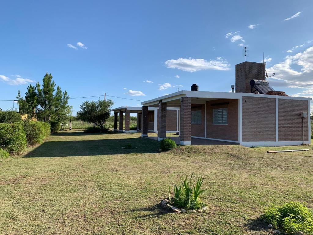 El edificio en el que está el complejo de cabañas