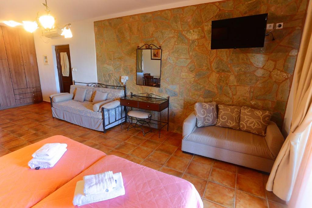 Telewizja i/lub zestaw kina domowego w obiekcie Vathi Hotel