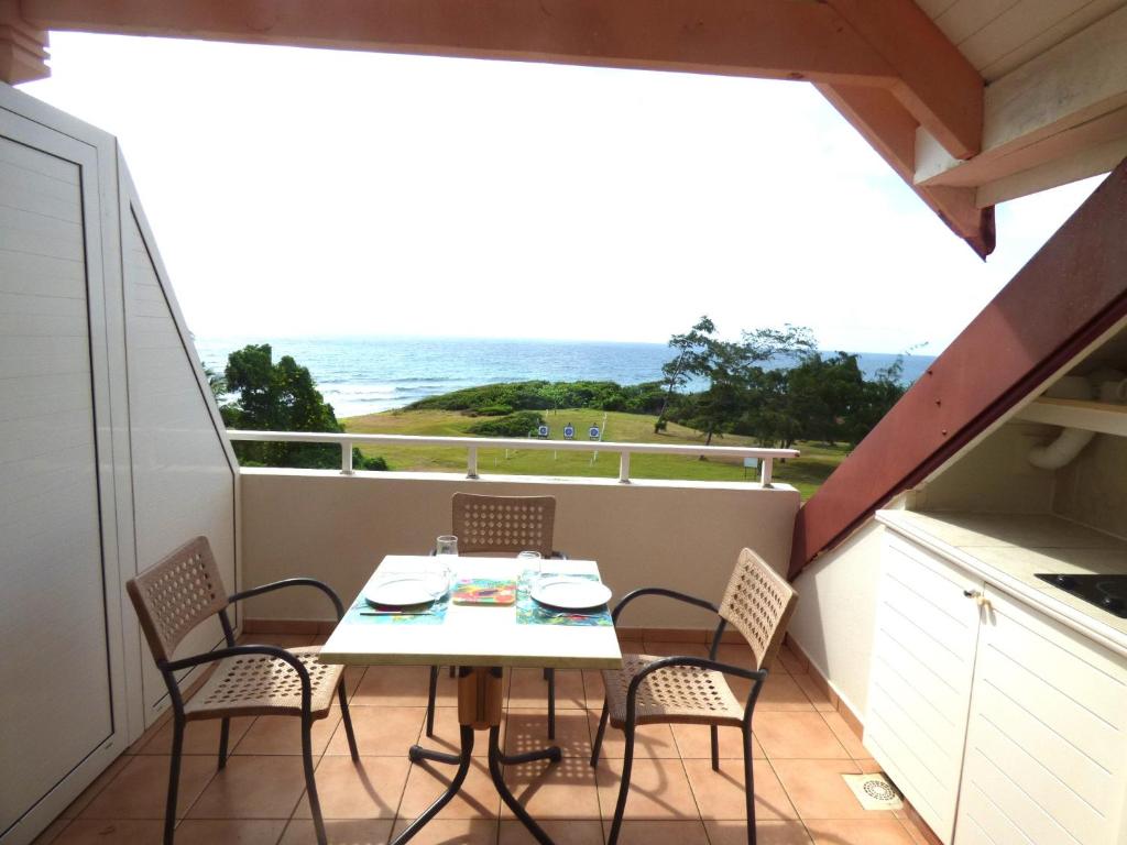 Carambole 1624 by Studios Barbadine, SainteAnne (updated prices 2024)