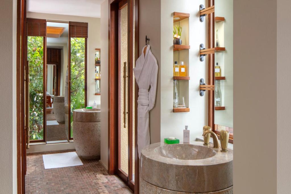 Koupelna v ubytování Anantara Maia Seychelles Villas