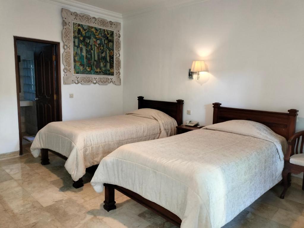 Postel nebo postele na pokoji v ubytování Grand Kumala Hotel - Hotel Kumala Legian Kuta Bali