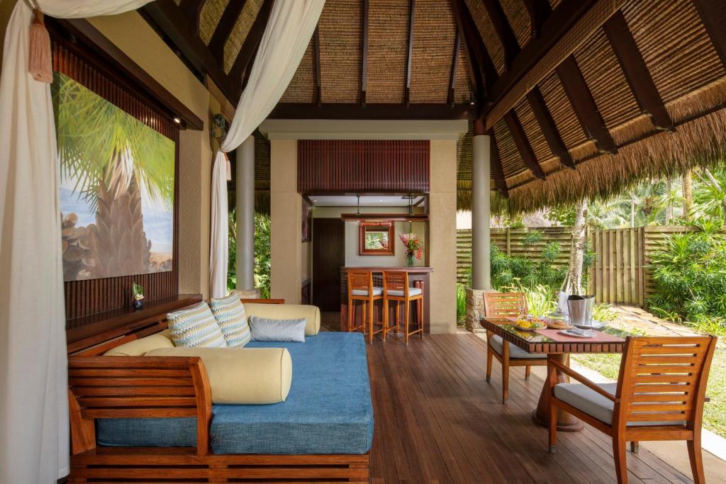Posezení v ubytování Anantara Maia Seychelles Villas