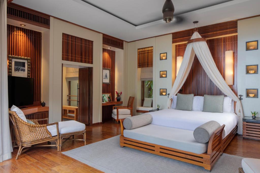Postel nebo postele na pokoji v ubytování Anantara Maia Seychelles Villas