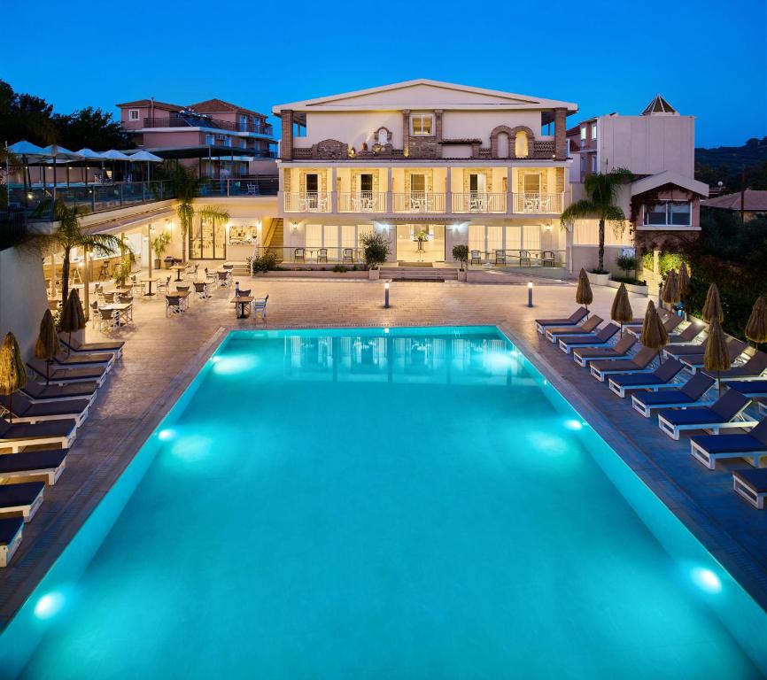 Bazén v ubytovaní Altura Hotel Zakynthos alebo v jeho blízkosti