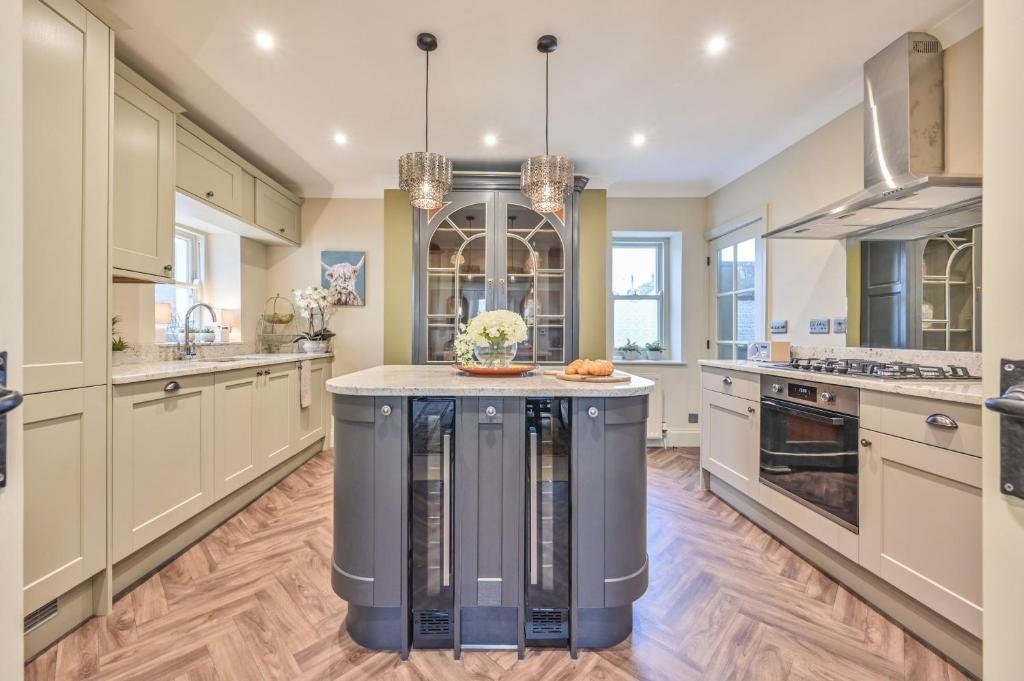 Luxury Townhouse with parking near Bars and Restuarants, Tavistock