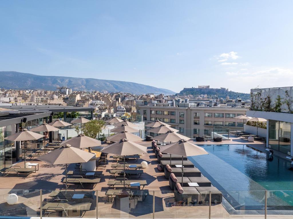 Nespecifikovaný výhled na hory nebo výhled na hory při pohledu z hotelu