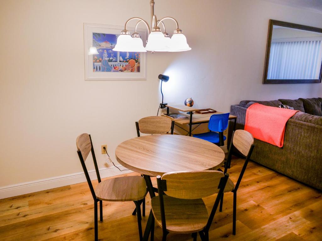Spacious Townhome Ocala, Central Location, Newly Renovated, Pets Welcome - Twee Slaapkamers Appartement