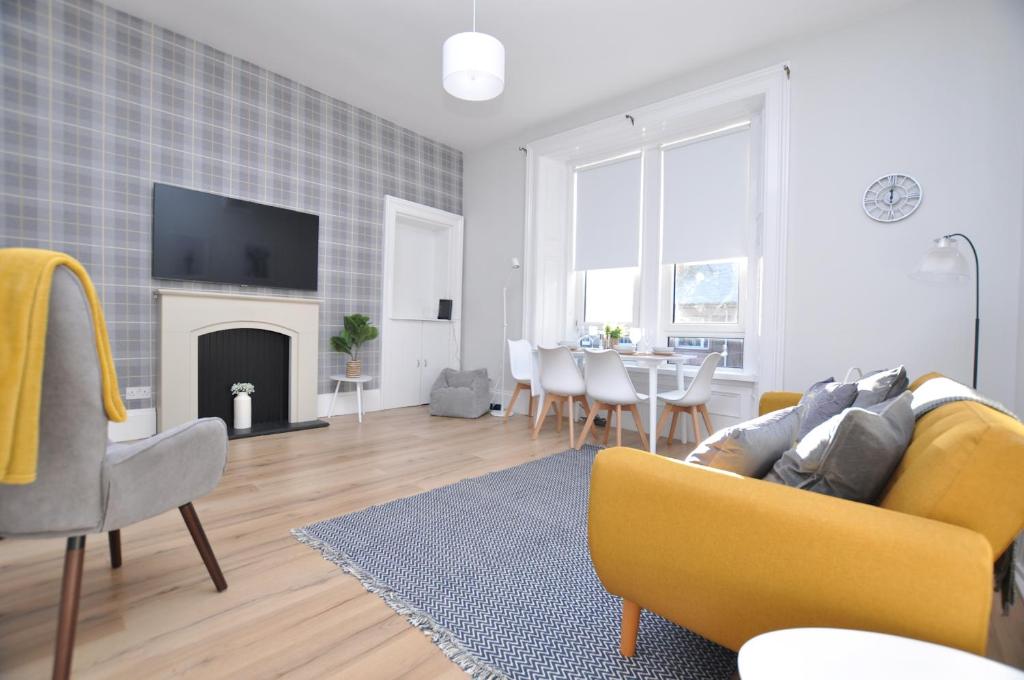 Μια τηλεόραση ή/και κέντρο ψυχαγωγίας στο The Warren Apartment