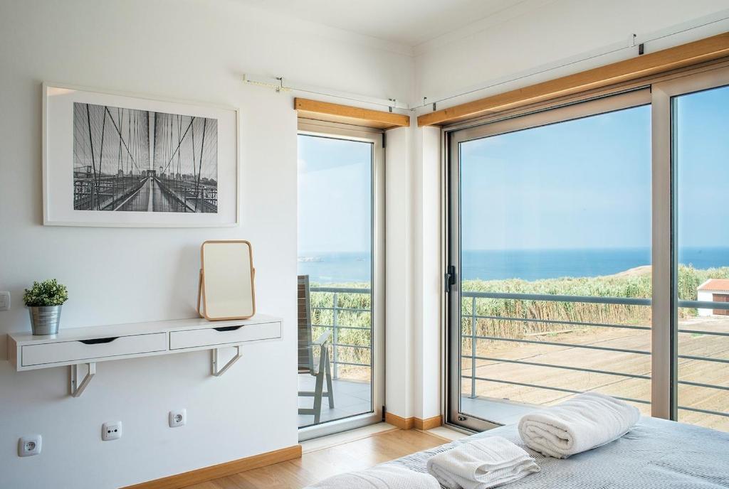 フェレルにあるBest Houses 06 - Gorgeous - Stunning Sea Viewのベッドルーム1室(ベッド1台付)が備わります。