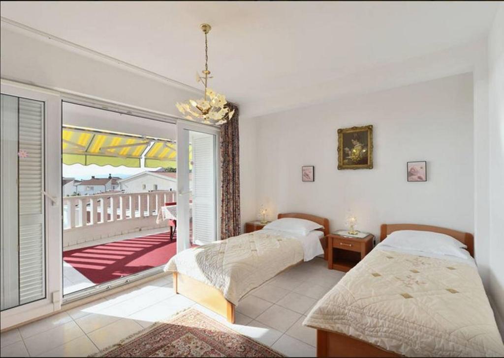 Postel nebo postele na pokoji v ubytování Apartments Sanda