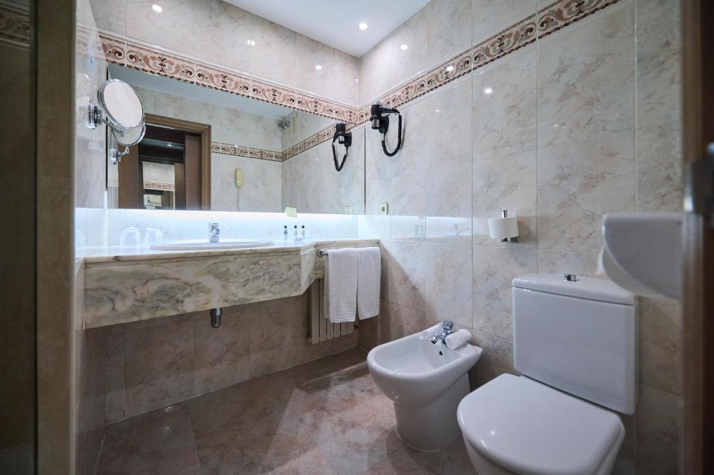 Hotel Albret - Chambre Familiale (2 Adultes + 2 Enfants)