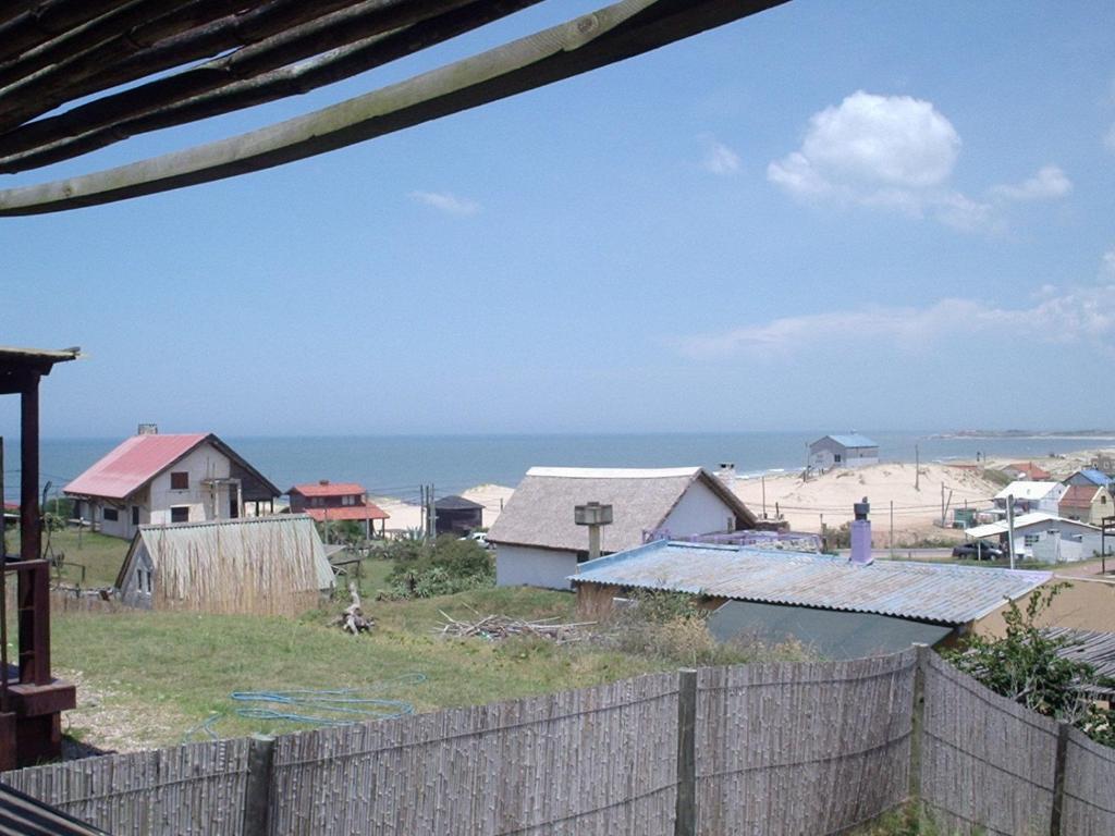 - Vistas a la playa desde la casa en Terracota y Chocolate, en Punta del Diablo