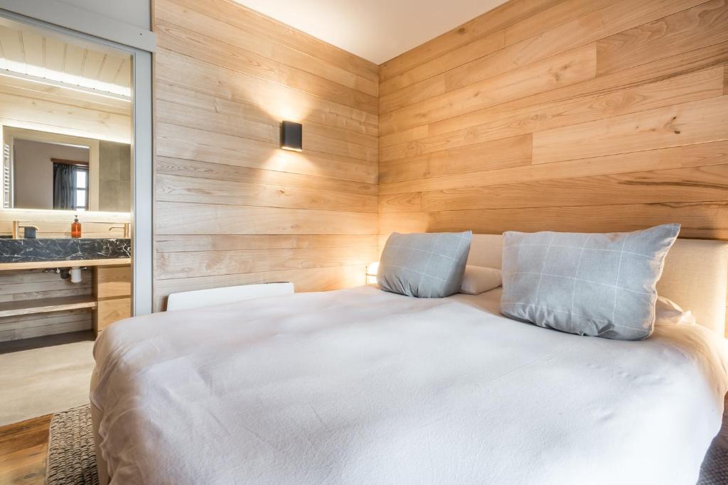 A bed or beds in a room at Muntanyos by Totiaran