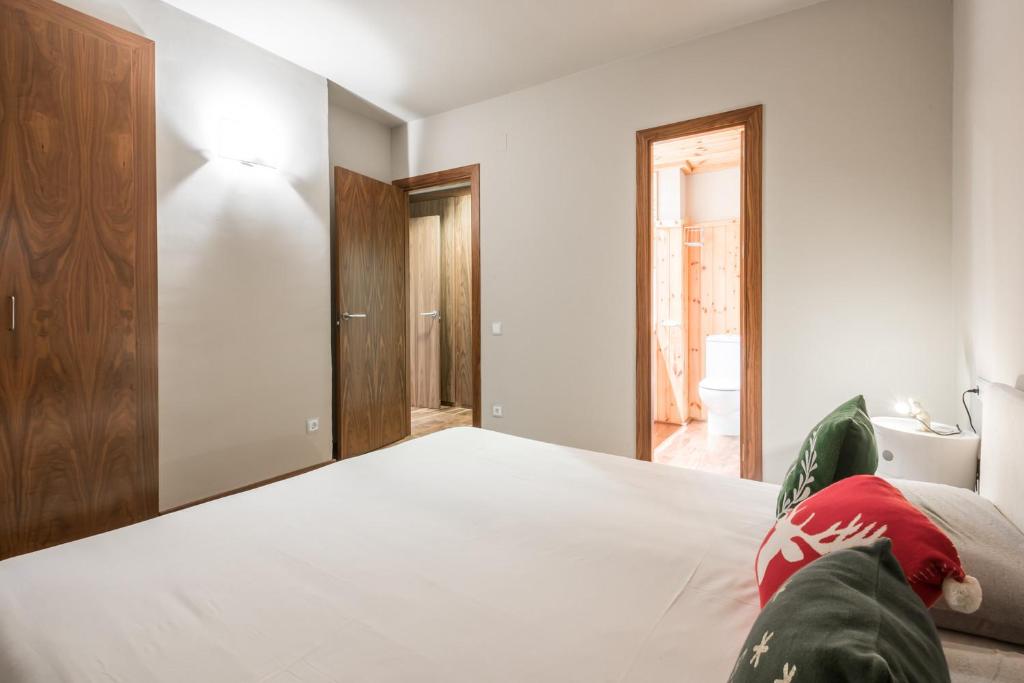 A bed or beds in a room at Muntanyos by Totiaran