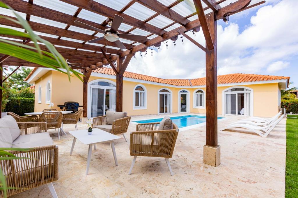 Bazén v ubytování Sosua Ocean Village Properties by Calisto Stays nebo v jeho okolí