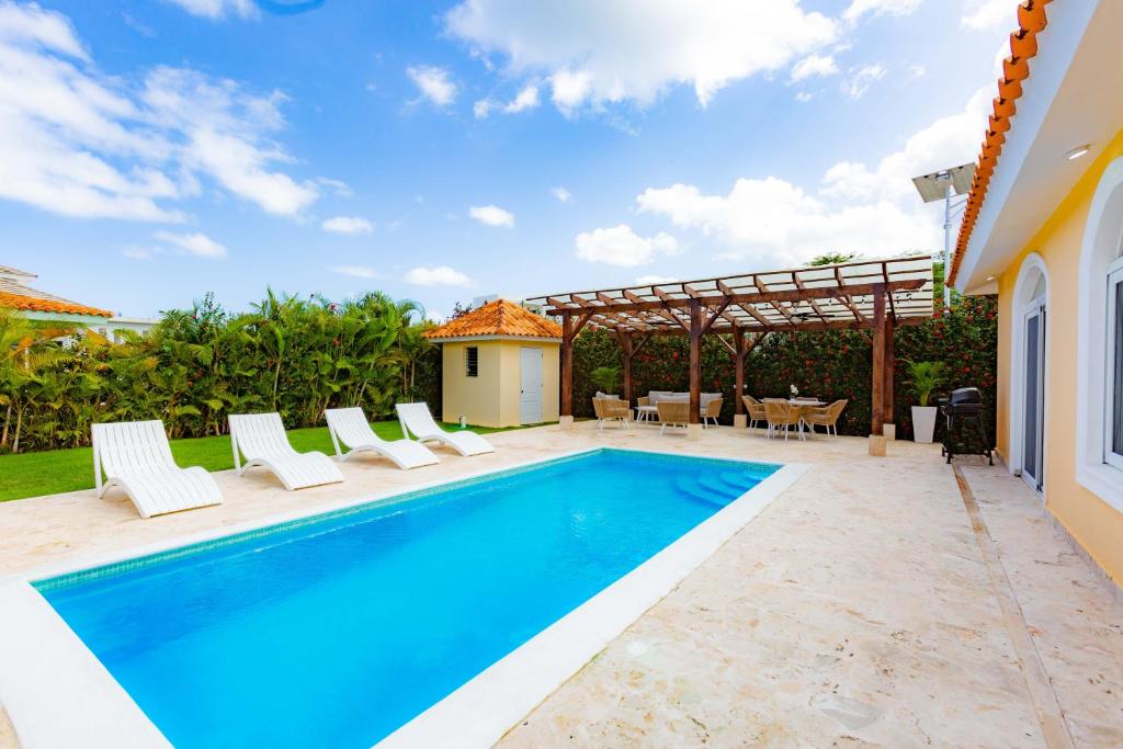 Bazén v ubytování Sosua Ocean Village Properties by Calisto Stays nebo v jeho okolí