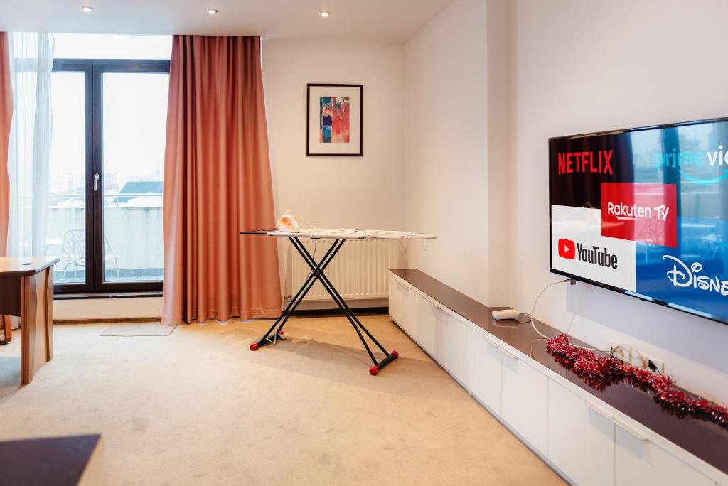 One88 Apartments - 初级套房与阳台