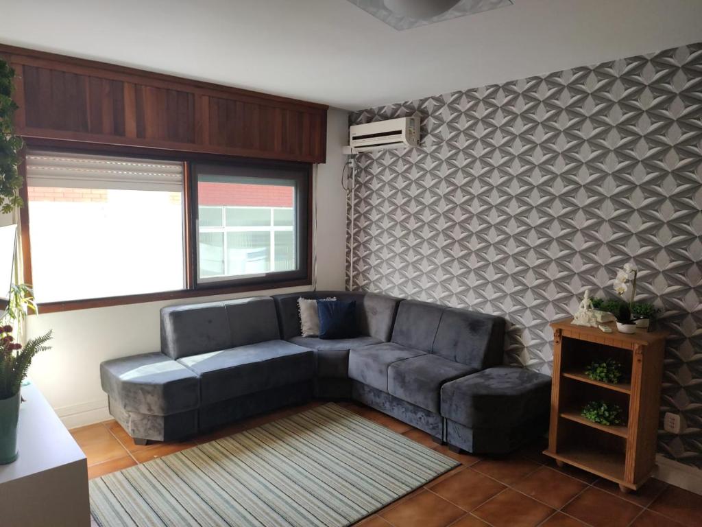 Alugo Apartamento 2Quartos centrinho de Capão da Canoa a 50m do mar - Apartamento De Dos Dormitorios