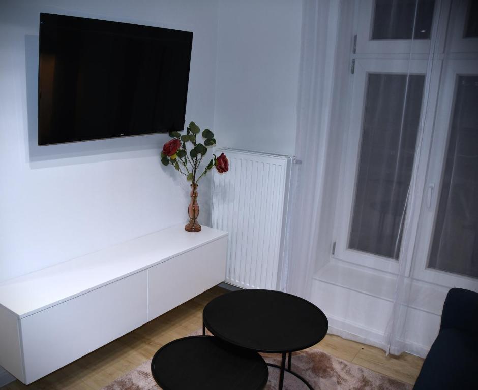 TV a/nebo společenská místnost v ubytování M-Keys Apartments Kraków Old Town Kazimierz