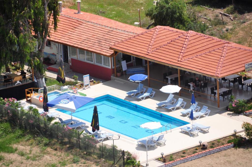 Bazén v ubytování Önder Yıldız Hotel nebo v jeho okolí