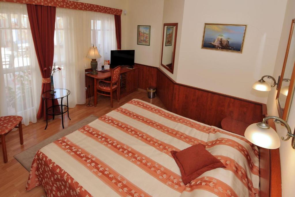 Postel nebo postele na pokoji v ubytování Pátria Panzió
