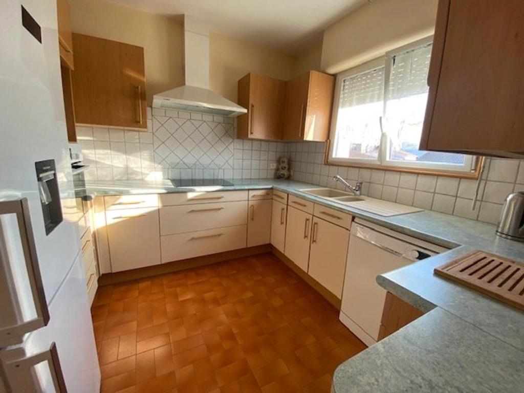 Appartement T3 Royan, proche de la plage, balcon, dernière étage, cuisine équipée, parking facile - FR-1-494-124 - Departamento
