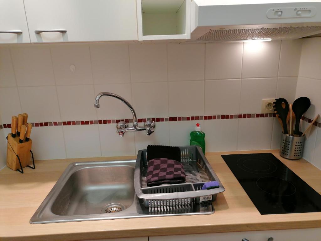 Kuchyň nebo kuchyňský kout v ubytování studio oostende aan zee