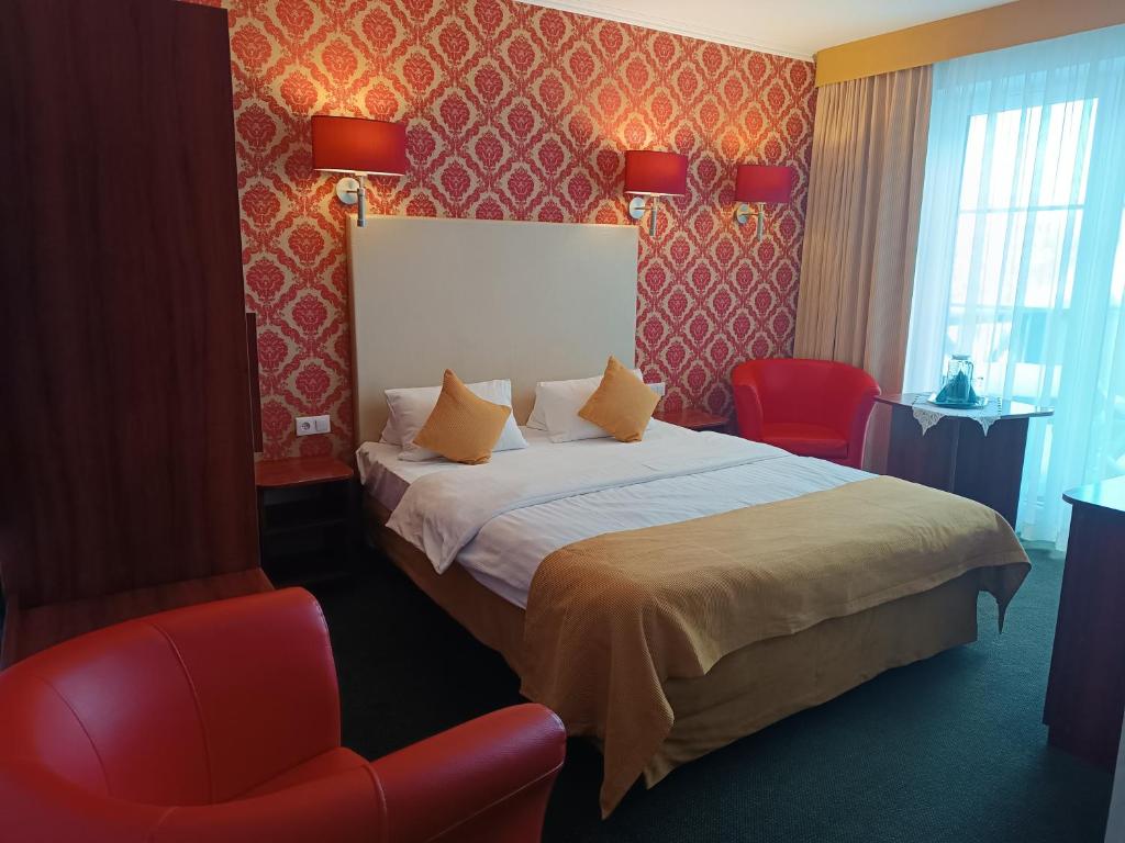 Postel nebo postele na pokoji v ubytování Amigo Hotel