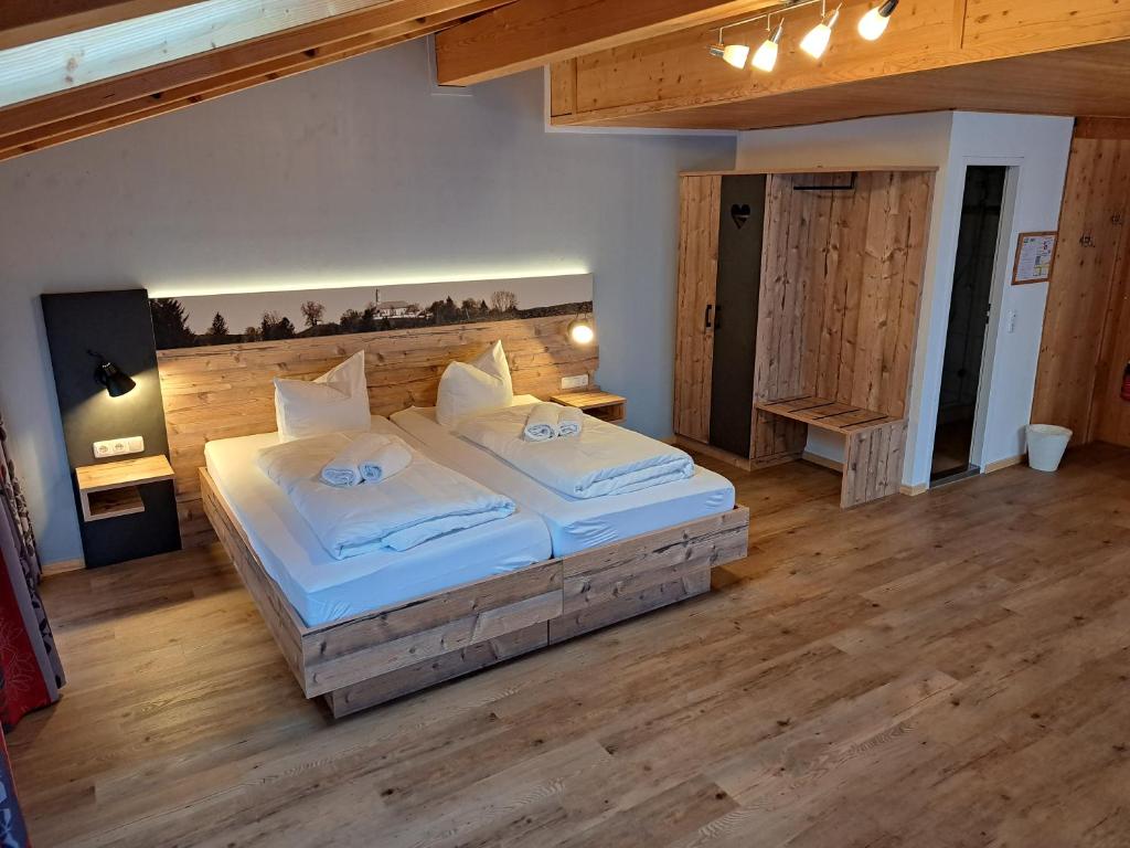 Gasthof Pension Altwirt - Chambre Triple Avec Balcon