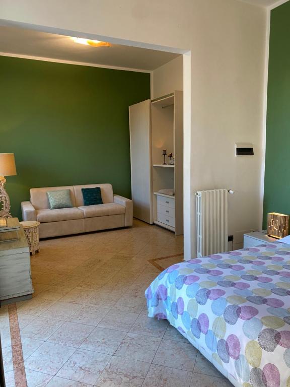 A bed or beds in a room at Maison Étoile