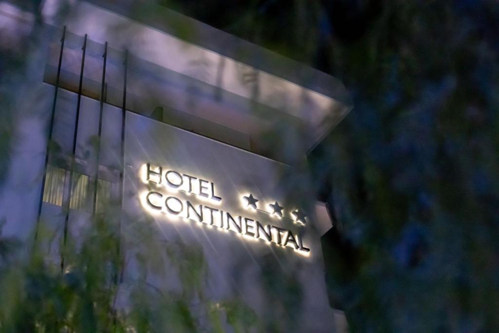 Certyfikat, podpis lub inny dokument wystawiony w obiekcie Hotel Continental
