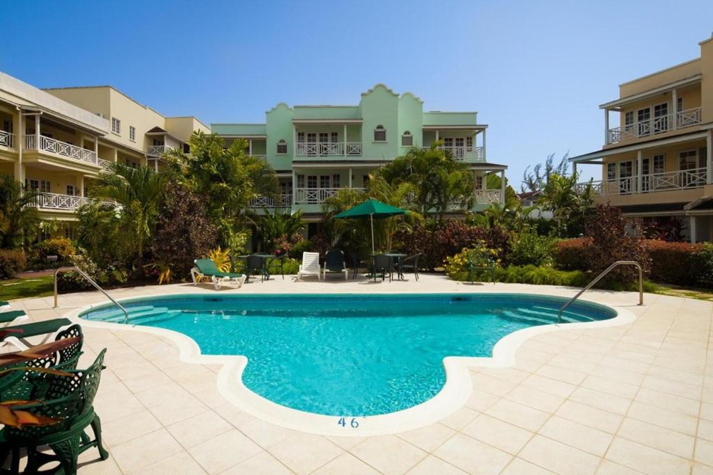 una piscina di fronte ad alcuni appartamenti di Margate Gardens 4 by Blue Sky Luxury a Bridgetown