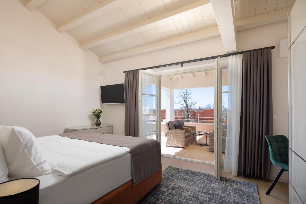 Ein Bett oder Betten in einem Zimmer der Unterkunft Villa Grace by ILC (Istria Luxury Collection)