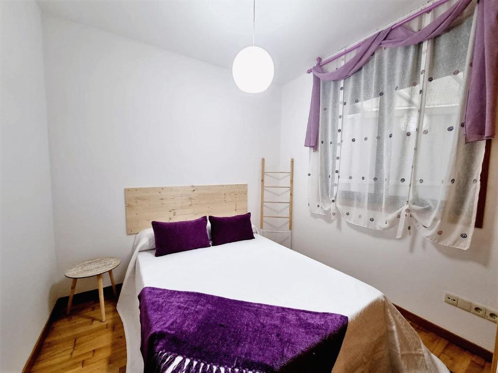 Posteľ alebo postele v izbe v ubytovaní Apartamento con terraza y piscina