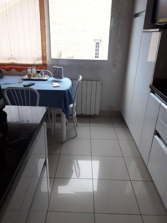 Kuchyň nebo kuchyňský kout v ubytování H1-Habitación sublime cama doble luminosa A/C WIFI