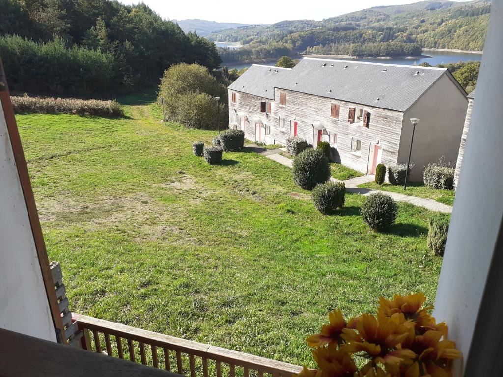 Gîte du Gua des Brasses au bord du lac de la Raviège - Housity