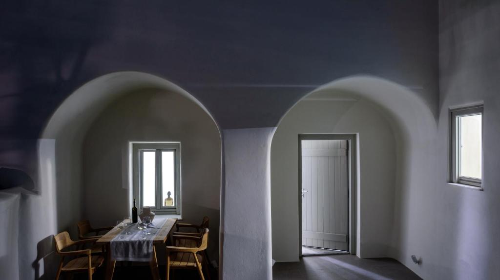 Oia Treasures Art Suites - 6