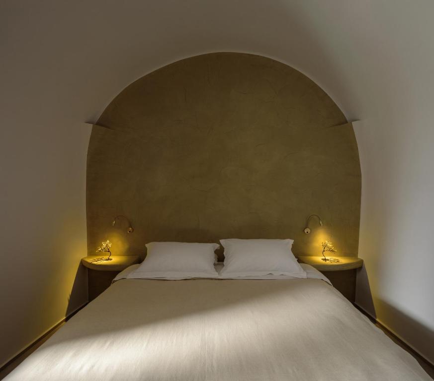 Oia Treasures Art Suites - 7