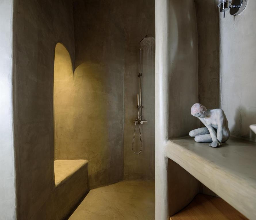 Oia Treasures Art Suites - 8