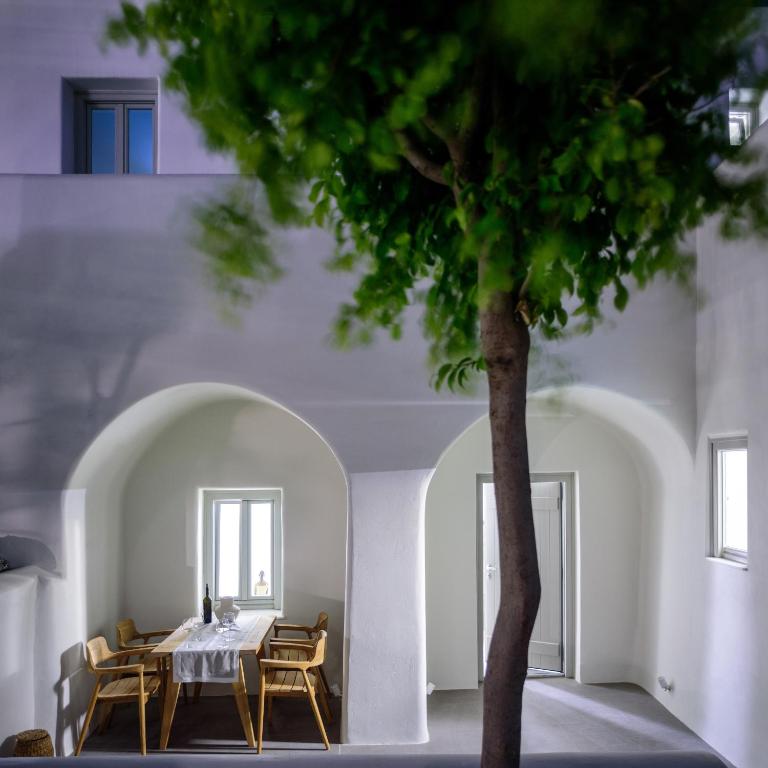 Oia Treasures Art Suites - 13