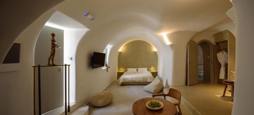 Oia Treasures Art Suites - 1