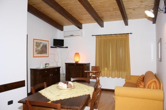 Residence Villa Rosi - Appartement D'une Chambre Avec Patio