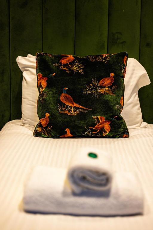 Postel nebo postele na pokoji v ubytování Sligachan Hotel