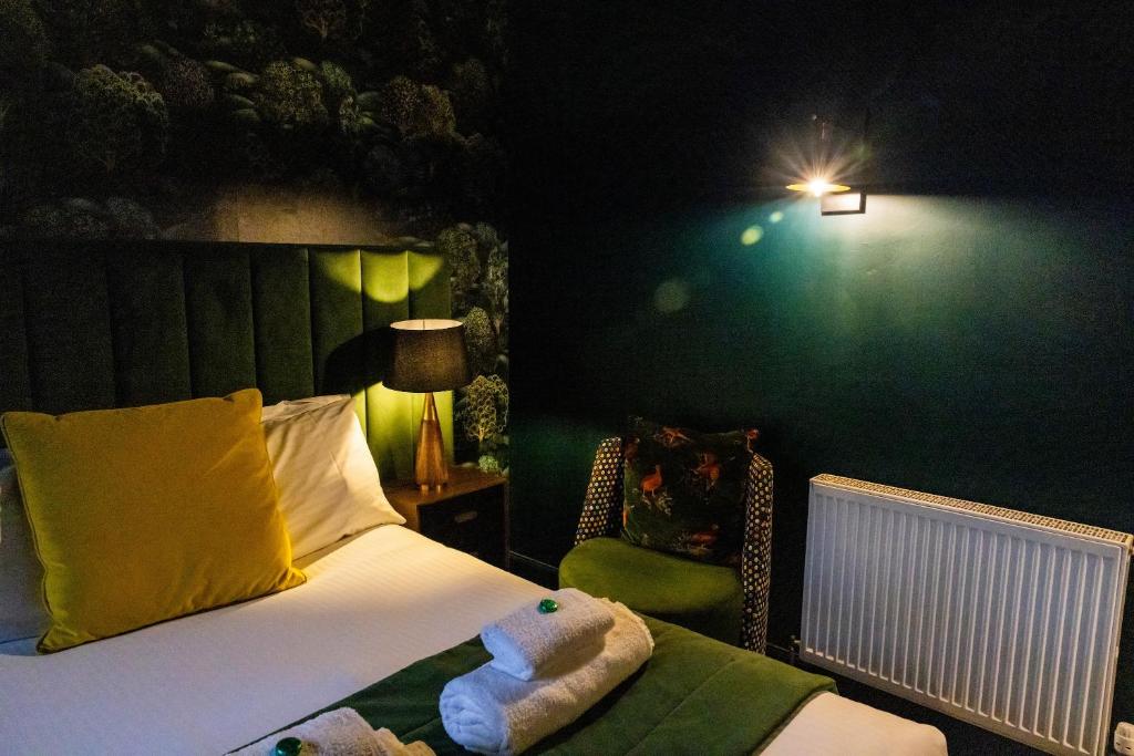 Postel nebo postele na pokoji v ubytování Sligachan Hotel