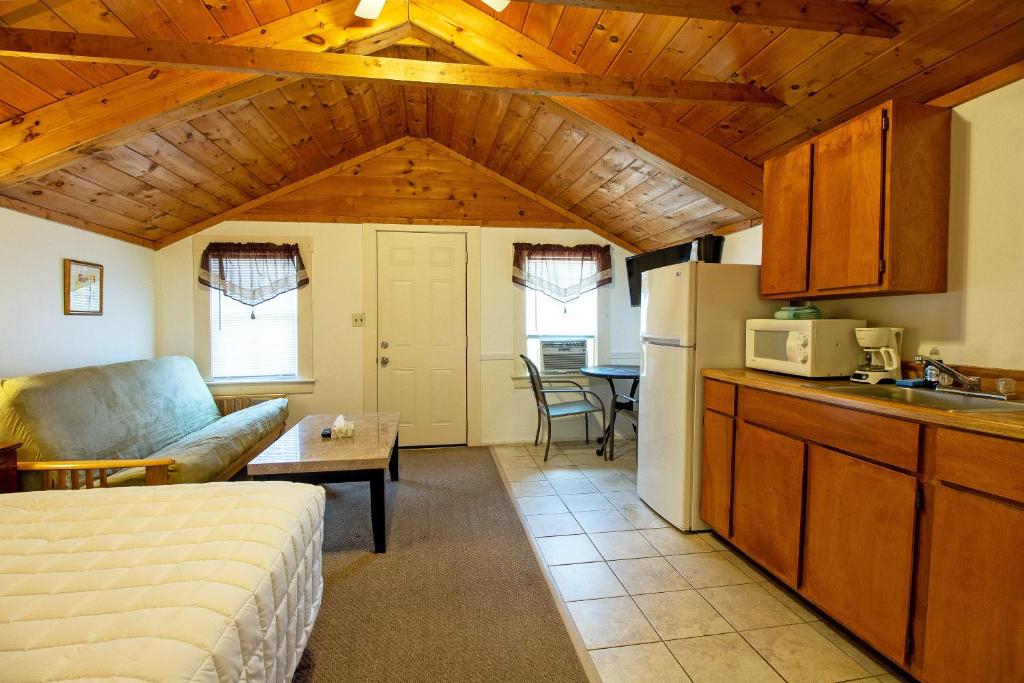 Half Moon Motel & Cottages - Habitación Familiar Con Balcón