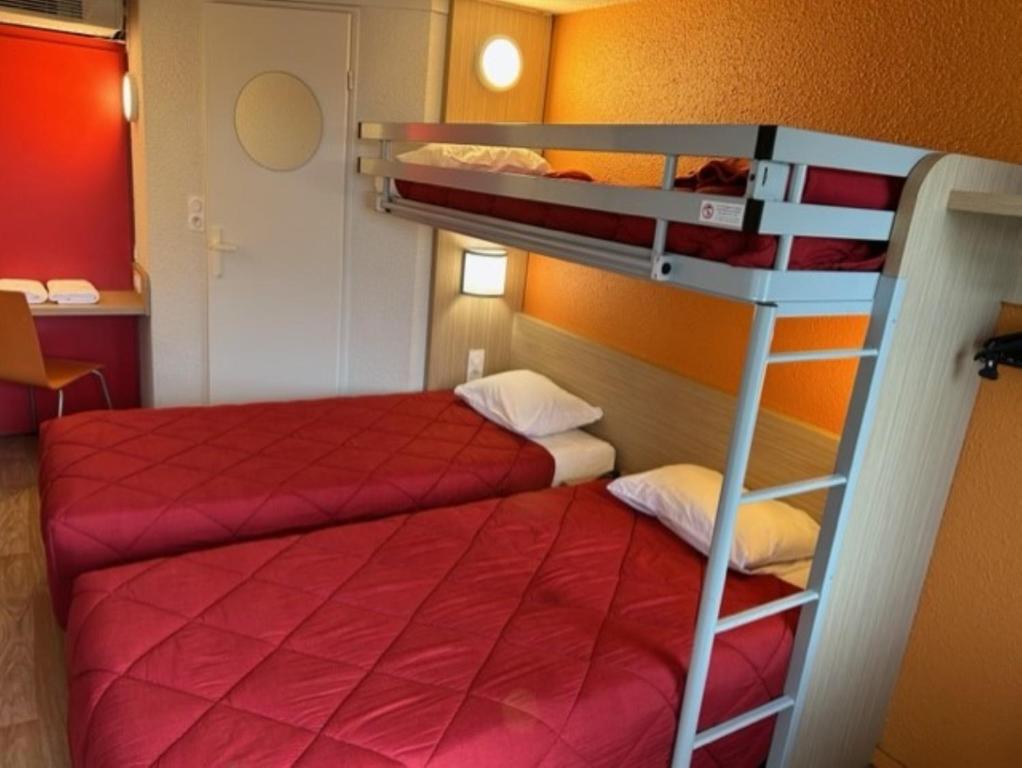 Premiere Classe Blois Nord - Triple Room With 3 Singles Beds