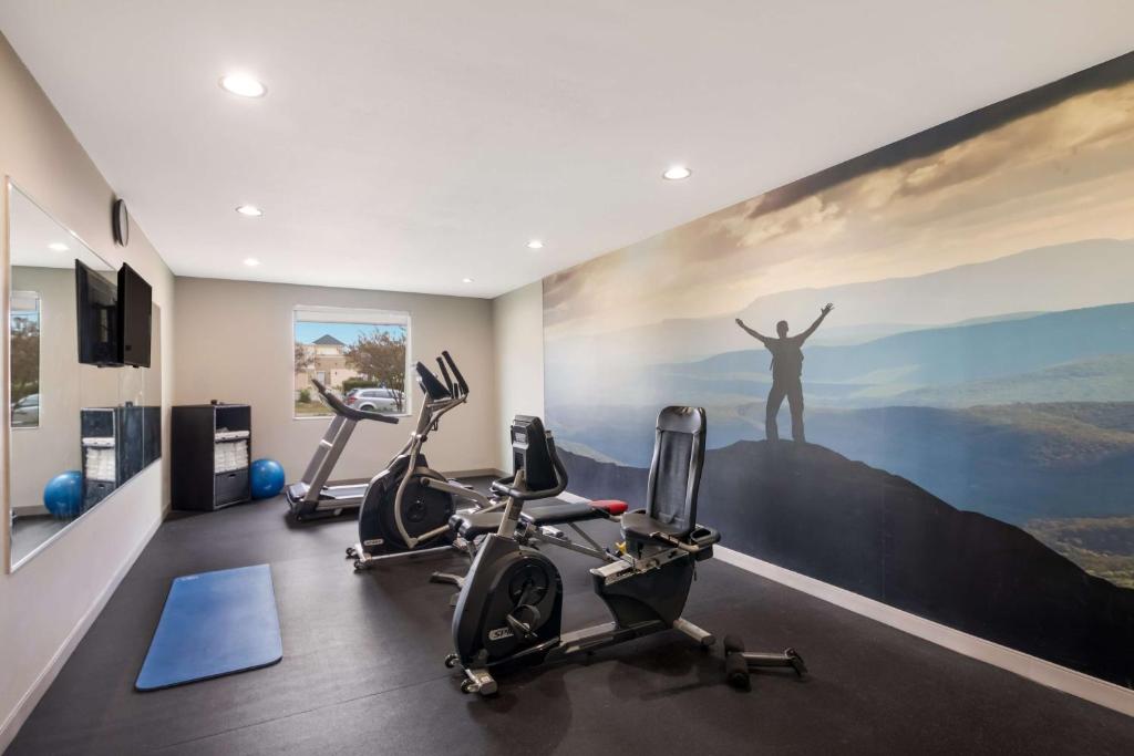 a gym with two treadmills and two exercise bikes at Best Western Plus Killeen - Fort Cavazos Hotel & Suites in Killeen