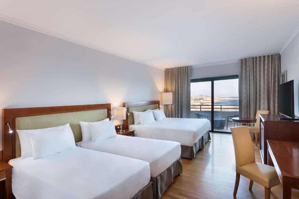 Postel nebo postele na pokoji v ubytování Radisson Blu Resort, Malta St. Julian's